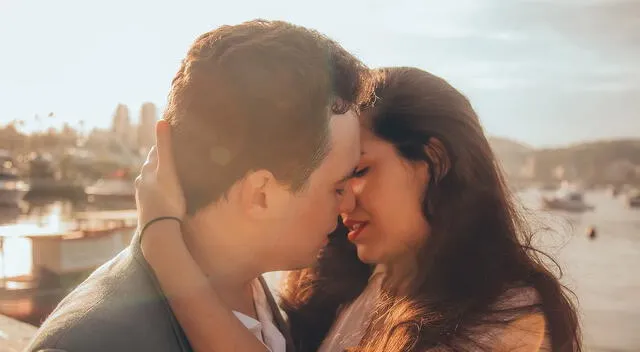 Los besos ayudan a comunicar afecto. Los besos ayudan a comunicar afecto.