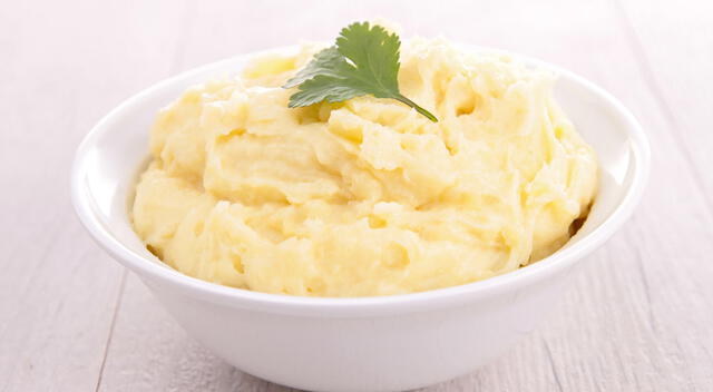 Para un puré perfecto, evita dejar enfriar las papas antes de triturarlas. Para un puré perfecto, evita dejar enfriar las papas antes de triturarlas.