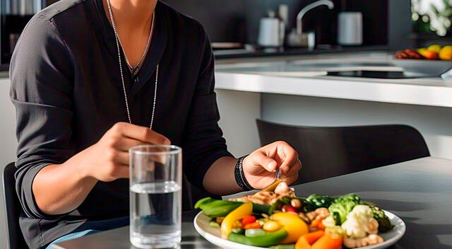 La alimentación también juega un papel crucial, especialmente cuando se busca perder peso.