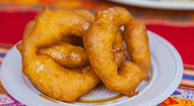 Los picarones son una delicia ancestral hecha con camote y zapallo. Los picarones son una delicia ancestral hecha con camote y zapallo.