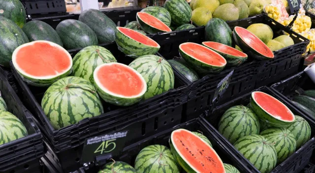 Una correcta alimentación puede ser clave para aliviar los síntomas de la retención de líquidos. 