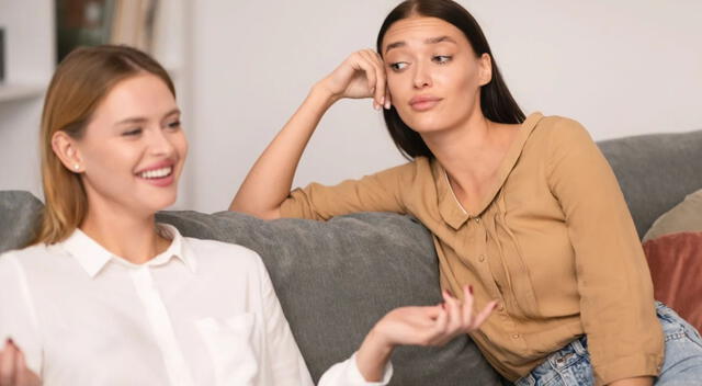 Compartir todo no siempre es sano: saber qué callar también es una forma de autocuidado emocional. Compartir todo no siempre es sano: saber qué callar también es una forma de autocuidado emocional.