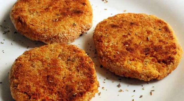 Una opción saludable y deliciosa: hamburguesas caseras de calabacín y garbanzos, perfectas para sorprender a los más pequeños. Una opción saludable y deliciosa: hamburguesas caseras de calabacín y garbanzos, perfectas para sorprender a los más pequeños.