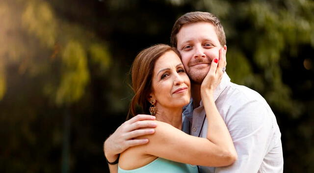 Muchas mujeres maduras cuentan que al entablar relaciones estables con hombres más jóvenes encontraron mayor libertad para expresar su deseo, tomar el control y disfrutar sin inhibiciones. Muchas mujeres maduras cuentan que al entablar relaciones estables con hombres más jóvenes encontraron mayor libertad para expresar su deseo, tomar el control y disfrutar sin inhibiciones.
