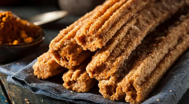 Disfruta de churros crocantes y saludables en solo 10 minutos, sin necesidad de freír ni usar grasas extras. 