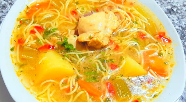 El caldo de pollo es rico en proteínas, minerales como calcio, magnesio, fósforo y potasio, y contiene colágeno. El caldo de pollo es rico en proteínas, minerales como calcio, magnesio, fósforo y potasio, y contiene colágeno.