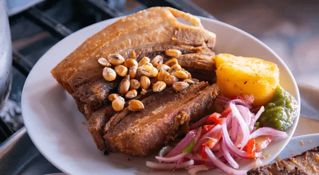 El chicharrón de cerdo es una de las delicias más populares en el Perú, pero su consumo debe ser moderado. El chicharrón de cerdo es una de las delicias más populares en el Perú, pero su consumo debe ser moderado.