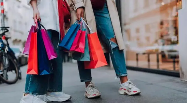 Muchas personas no son conscientes del tiempo y dinero que dedican a las compras compulsivas. Muchas personas no son conscientes del tiempo y dinero que dedican a las compras compulsivas.