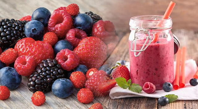 Batido proteico de frutos rojos, perfecto para recuperar energía después del entrenamiento. Batido proteico de frutos rojos, perfecto para recuperar energía después del entrenamiento.