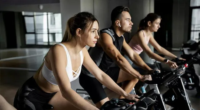 El ciclismo y otras actividades cardiovasculares complementan perfectamente las rutinas de fuerza. El ciclismo y otras actividades cardiovasculares complementan perfectamente las rutinas de fuerza.
