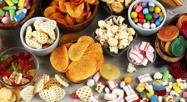 Comer por placer y no por hambre es uno de los factores que más influye en el consumo excesivo de ciertos alimentos, no solo su nivel de procesamiento. Comer por placer y no por hambre es uno de los factores que más influye en el consumo excesivo de ciertos alimentos, no solo su nivel de procesamiento.