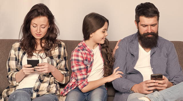 Priorizar los intereses personales sobre las necesidades de los niños genera conflictos en la dinámica familiar. Priorizar los intereses personales sobre las necesidades de los niños genera conflictos en la dinámica familiar.