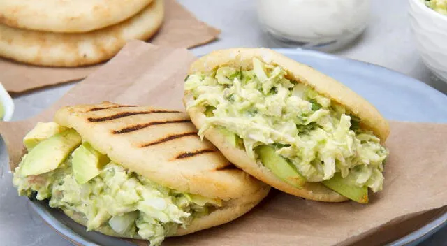 La arepa Reina Pepiada, con su relleno cremoso de pollo y aguacate, representa con orgullo a Venezuela en la final del Mundial de Desayunos. La arepa Reina Pepiada, con su relleno cremoso de pollo y aguacate, representa con orgullo a Venezuela en la final del Mundial de Desayunos.