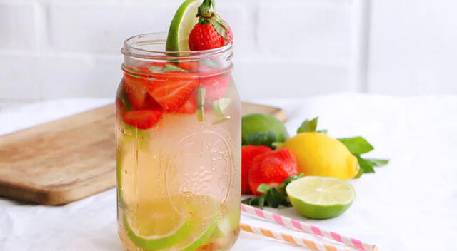 El agua detox, elaborada con ingredientes frescos, se ha convertido en una opción saludable para combatir la hinchazón abdominal y mantenerse hidratado. El agua detox, elaborada con ingredientes frescos, se ha convertido en una opción saludable para combatir la hinchazón abdominal y mantenerse hidratado.