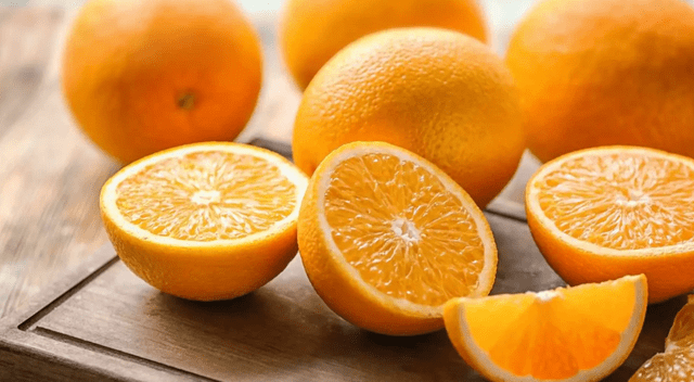 La naranja fortalece el sistema inmunológico al aportar más del 90% del valor diario recomendado de vitamina C. La naranja fortalece el sistema inmunológico al aportar más del 90% del valor diario recomendado de vitamina C.