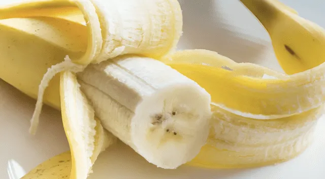 Plátanos muy maduros pueden parecer inofensivos, pero su alto contenido de azúcar podría afectar tu sistema digestivo, según Harvard. Plátanos muy maduros pueden parecer inofensivos, pero su alto contenido de azúcar podría afectar tu sistema digestivo, según Harvard.
