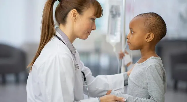 Avances médicos en Perú ofrecen nuevas opciones para el tratamiento de la leucemia infantil.