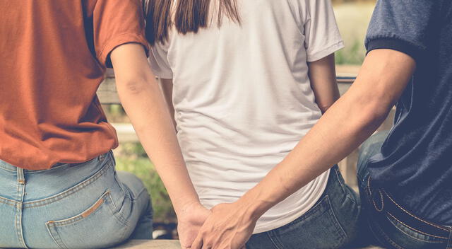 Los triángulos amorosos despiertan emociones intensas y reflejan conflictos afectivos comunes en la vida adulta.