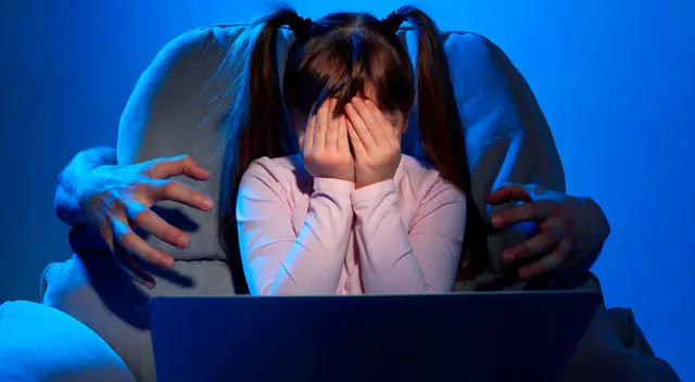 Cuando un niño es víctima de acoso o manipulación en línea, las consecuencias pueden ir más allá del momento del hecho. Cuando un niño es víctima de acoso o manipulación en línea, las consecuencias pueden ir más allá del momento del hecho.
