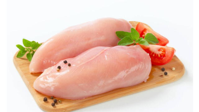 La pechuga de pollo destaca por su concentración de proteínas de alta calidad.