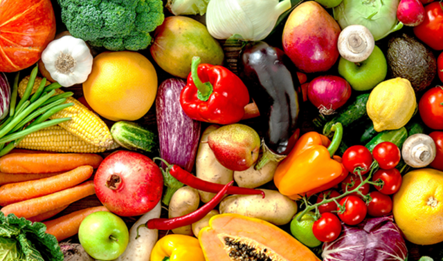 Las frutas y verduras son aliadas naturales para combatir la celulitis y favorecer la eliminación de líquidos retenidos. Las frutas y verduras son aliadas naturales para combatir la celulitis y favorecer la eliminación de líquidos retenidos.