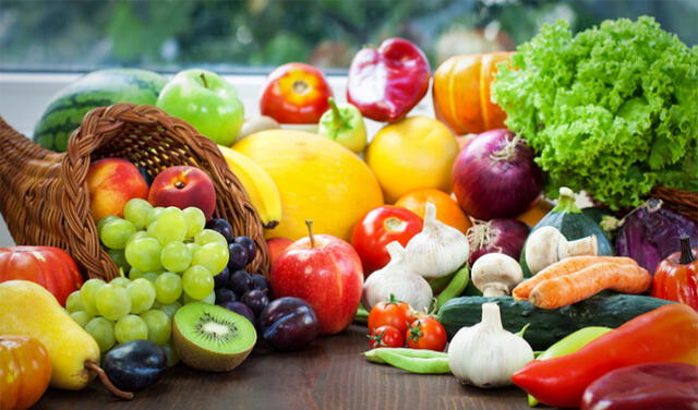 Un consumo elevado de alimentos ultraprocesados desplaza el consumo de productos frescos y protectores como frutas, verduras y cereales integrales. Un consumo elevado de alimentos ultraprocesados desplaza el consumo de productos frescos y protectores como frutas, verduras y cereales integrales.