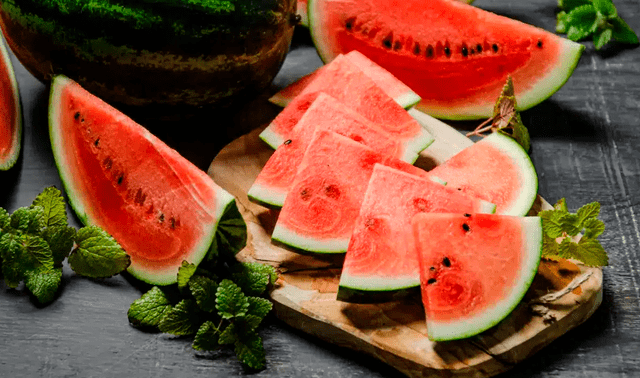 La sandía es rica en vitaminas y antioxidantes, ideal para cuidar la salud de forma natural. La sandía es rica en vitaminas y antioxidantes, ideal para cuidar la salud de forma natural.