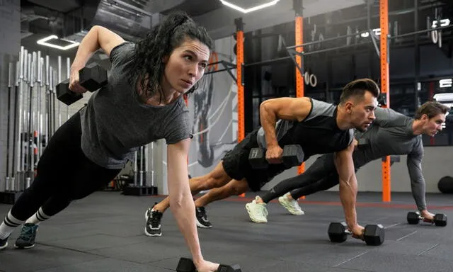 Si es tu primer día en el gimnasio, no te quedes solo con las máquinas. Explora distintas actividades Si es tu primer día en el gimnasio, no te quedes solo con las máquinas. Explora distintas actividades
