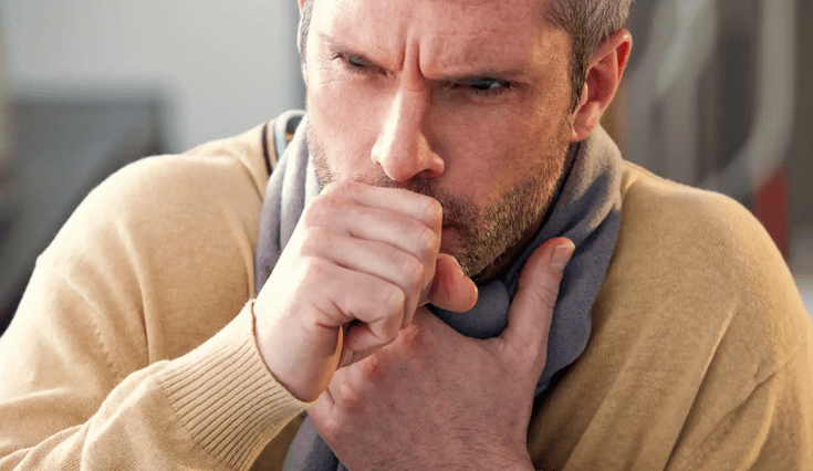 El cáncer agresivo que se oculta tras la tos y el dolor en el pecho.