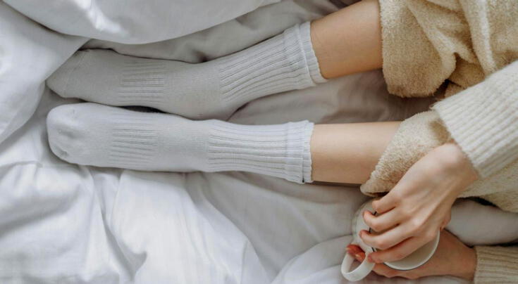 Dormir con medias: qué revela este hábito cotidiano sobre tu personalidad, según la psicología