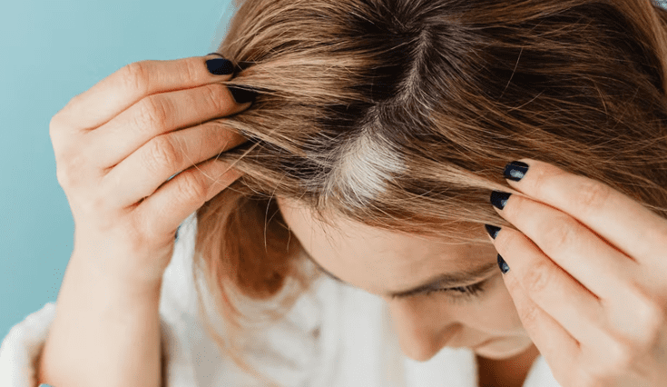 El secreto casero para recuperar el brillo del cabello y borrar las canas.