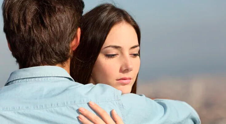 Descubre qué dice la psicología sobre la desconfianza en las relaciones.