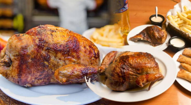 Expertos en salud advierten sobre el consumo de la piel del pollo a la brasa.