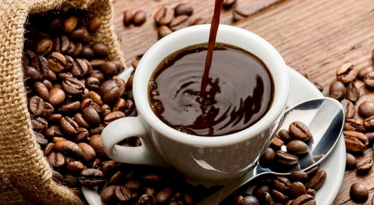 Descubre los grandes efectos en la piel de beber café sin azúcar todos los días, además conoce más beneficios que tiene para tu salud