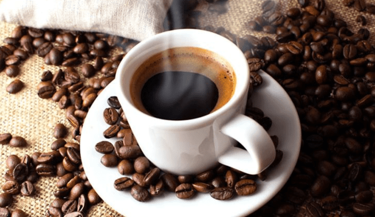 ¿Es bueno seguir tomando café después de los 60 años?