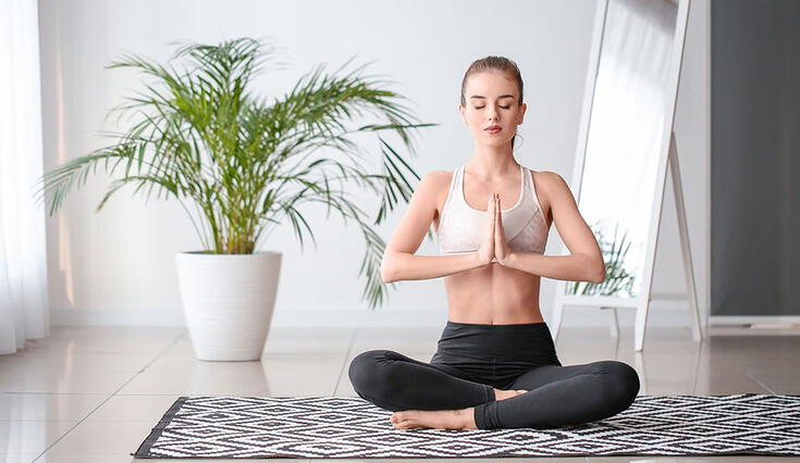 La postura de yoga para bajar la hinchazón. La postura de yoga para bajar la hinchazón.