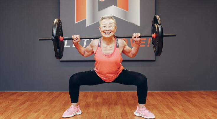 Los 4 ejercicios clave de Mika Takishima para perder peso a los 90.