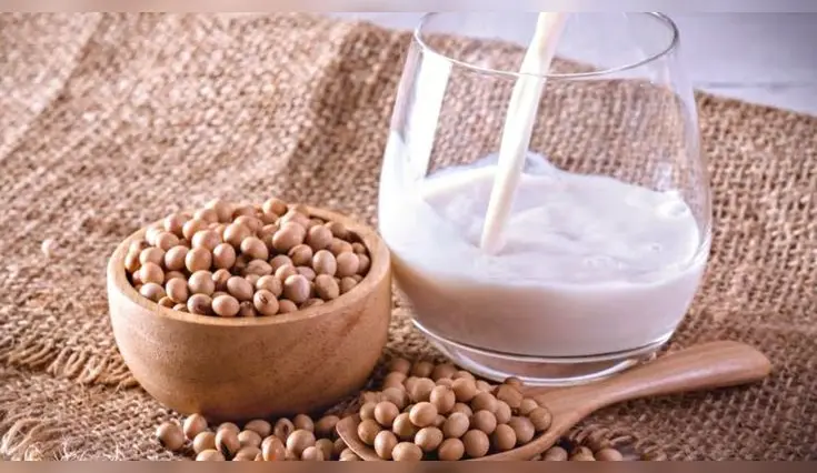 ¿Sabías que la leche de soya ayuda al corazón y fortalece tu cuerpo? Te contamos todo sobre sus propiedades. ¿Sabías que la leche de soya ayuda al corazón y fortalece tu cuerpo? Te contamos todo sobre sus propiedades.